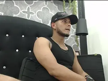 Stripchat Best live sex cam show of Chris_Dick23