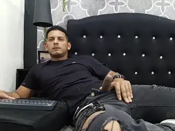 Stripchat Sex Cam of Chris_Dick23