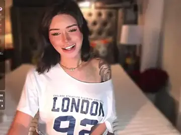 Stripchat Live Sex Cam of ParisianDoll