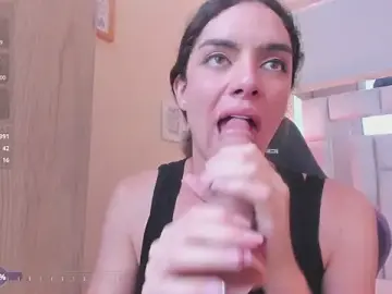 Stripchat Best Webcam of mariiahneedles