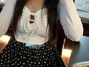 Stripchat Live Sex Cam of Hey_Aly