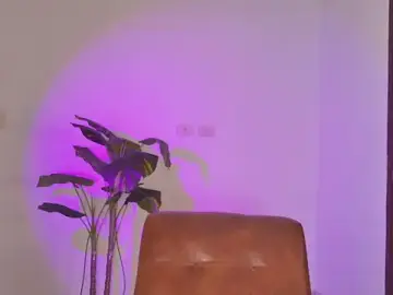 Stripchat Sex Cam of MeganCruzGB