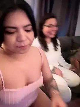 Stripchat Nude Webcam of kimmiakiss22