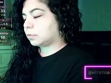Stripchat Live Sex Cam of kimmiakiss22