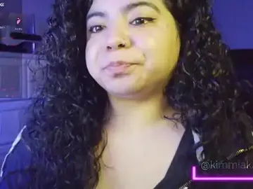 Stripchat Live Sex Cam of kimmiakiss22