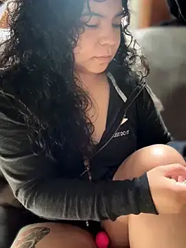 Stripchat Live Sex Cam of kimmiakiss22