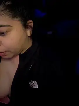 Stripchat Live Sex Cam of kimmiakiss22