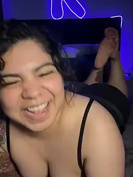 Stripchat Live Sex Cam of kimmiakiss22