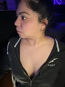 Stripchat Free Live Porn of kimmiakiss22