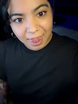Stripchat Nude Webcam of kimmiakiss22