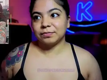 Stripchat Free Porn Cam of kimmiakiss22