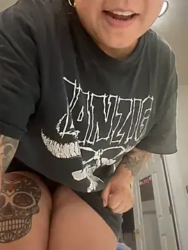 Stripchat Watch Live Sex Cams of kimmiakiss22