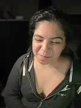 Stripchat Live Sex Cam of kimmiakiss22