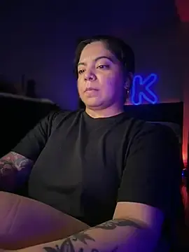 Stripchat Sex Cam of kimmiakiss22