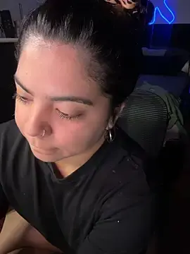 Stripchat Live Sex Cam of kimmiakiss22