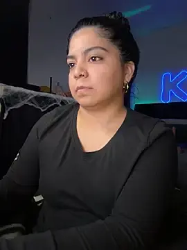 Stripchat Sex Cam of kimmiakiss22