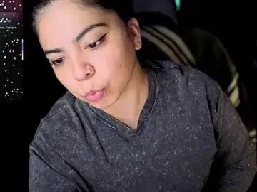 Stripchat Live Sex Cam of kimmiakiss22