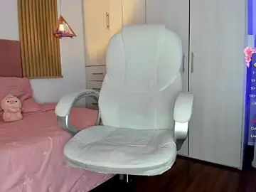Stripchat Free Live Porn of mia_nevaeh