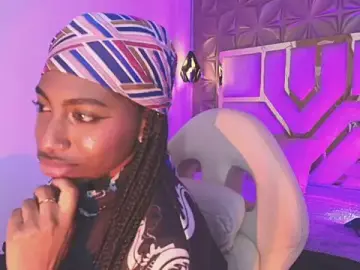 Stripchat Live Porn of Queen_perla_