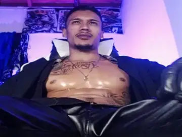 Stripchat Free Live Porn of Ryan_coopper