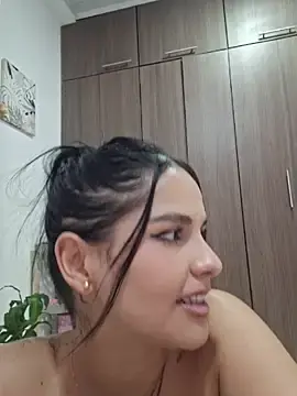 Stripchat Live Sex Cam of heyshaa