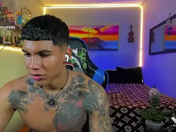 Stripchat Best live sex cam show of Damian_latinxxx