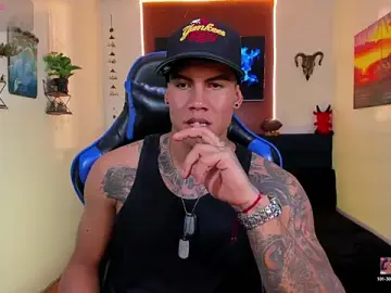 Stripchat Live Sex Cam of Damian_latinxxx