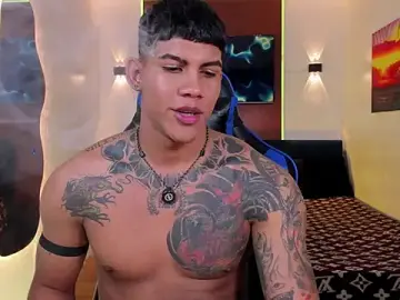 Stripchat Free Porn Cam of Damian_latinxxx