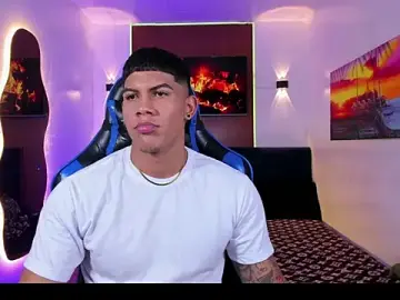 Stripchat Free Porn Cam of Damian_latinxxx