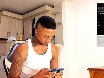 Stripchat Nude Webcam of YeremiBrowm