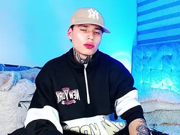Stripchat Free Porn Cam of _justinmoon2