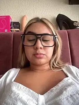 Stripchat Nude Webcam of Miabonnett_