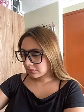Stripchat Adult Webcam of Miabonnett_