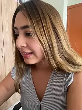 Stripchat Free Live Porn of Miabonnett_