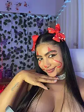 Stripchat Live Sex Cam of NatashaBrown12