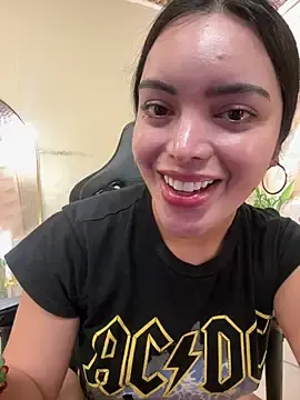 Stripchat Live Sex Cam of TS-SimplyTheBest