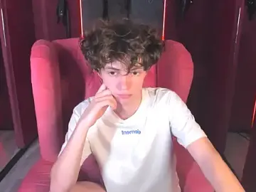 Stripchat Free Porn Cam of LukeSweet