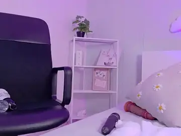 Stripchat Live Sex Cam of CristalCornner_