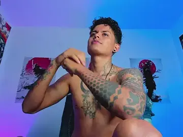Stripchat Live Sex Cam of Maxi_Gray