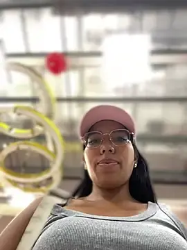 Stripchat Sex Cam of SheenaBrooke