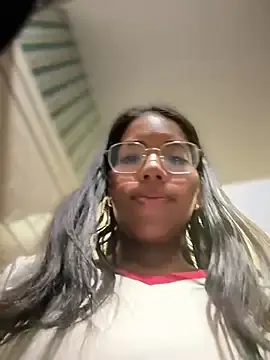 Stripchat Sex Cam of SheenaBrooke