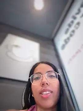 Stripchat Free Porn Cam of SheenaBrooke