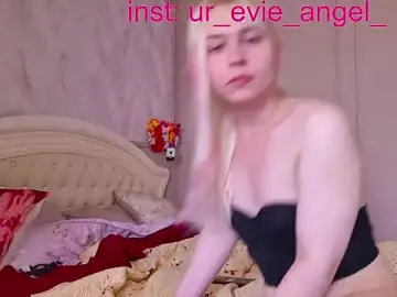 Stripchat Sex Cam of Evelyn_rabbit