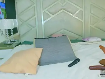 Stripchat Free Live Porn of RoseMariee_