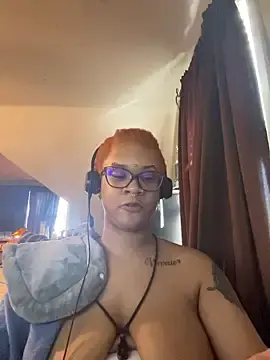 Stripchat Sex Cam of nickytheehawtie