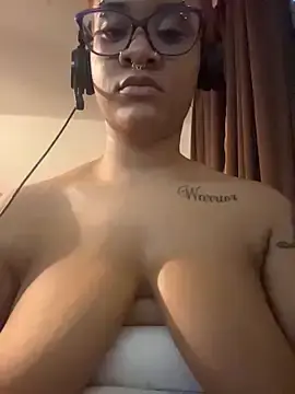 Stripchat Live Sex Cam of nickytheehawtie