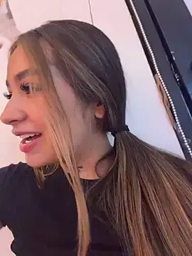 Stripchat Live Sex of LunaBaker-1