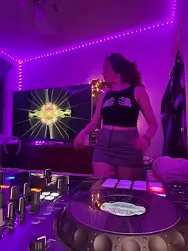 Stripchat Sex Cam of Nina-Chick777