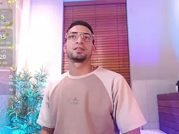 Stripchat Free Porn Cam of DrakeNeumann