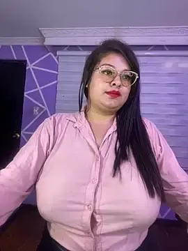 Stripchat Adult Webcam of MiiaaJoness